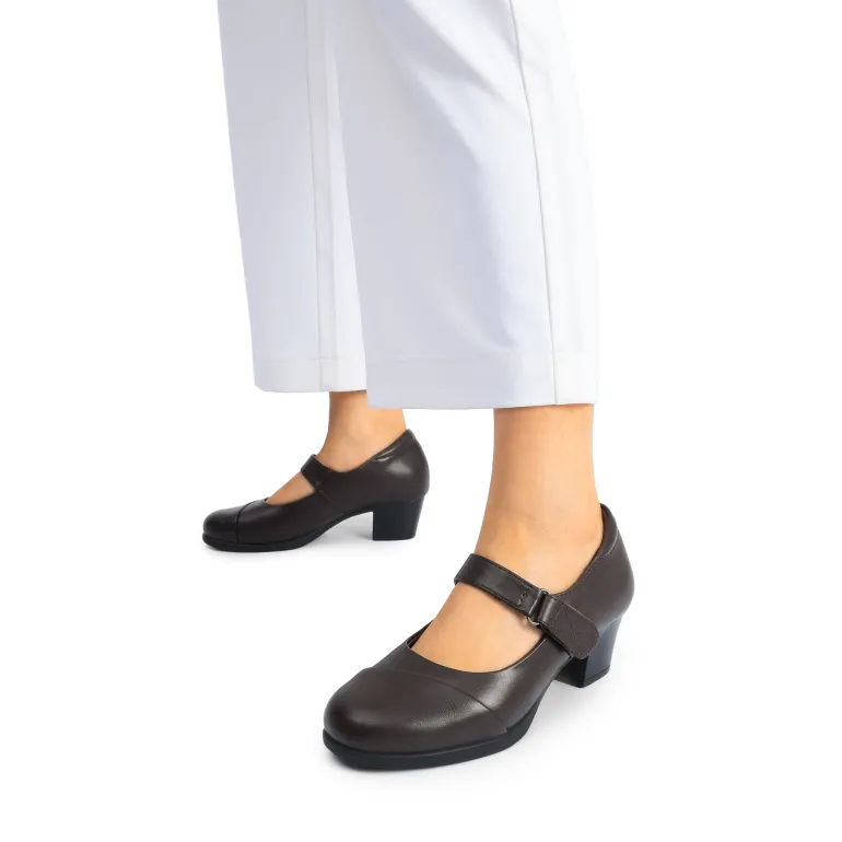 Ascenelle Arch Support Block Mary Jane Pumps