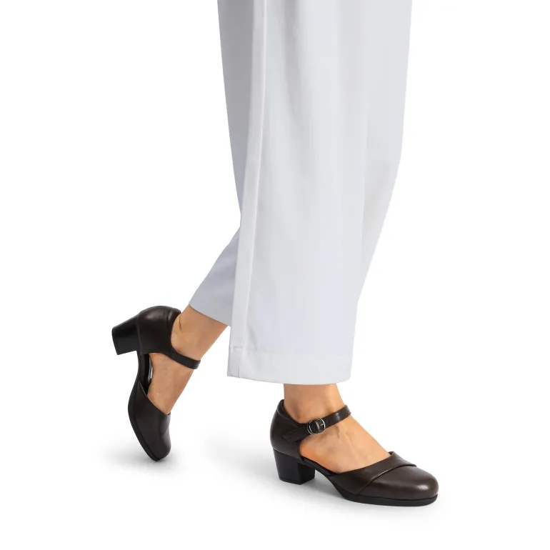 Ascenelle Comfortable Strap Low Block Heel Pumps