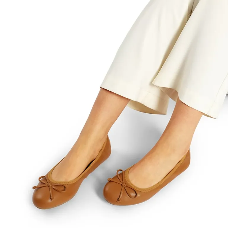 Ascenelle Women’s Wide-Toe Ballet Flats with Arch Support