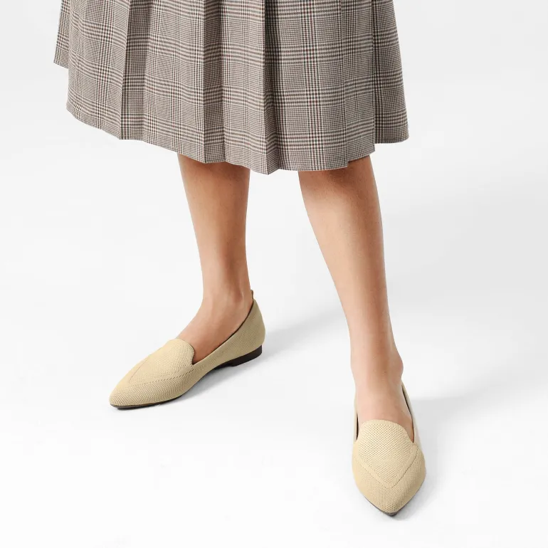 Flexible Pointed Toe Sustainable Loafers