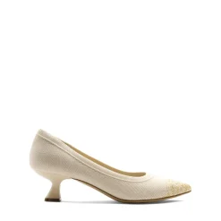 Knitted Pointed-Toe Kitten Heels
