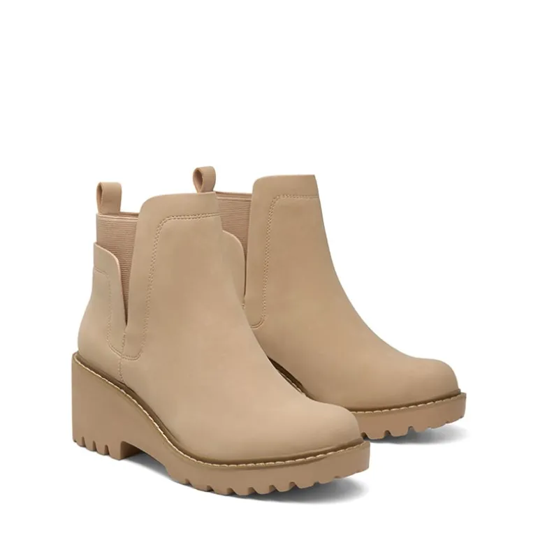 Lug Outsole Pull-On Chelsea Boots