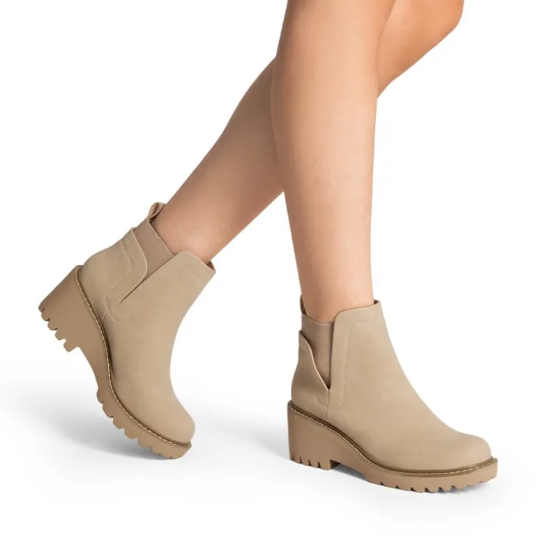 Lug Outsole Pull-On Chelsea Boots