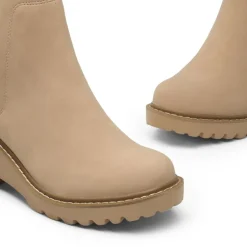 Lug Outsole Pull-On Chelsea Boots