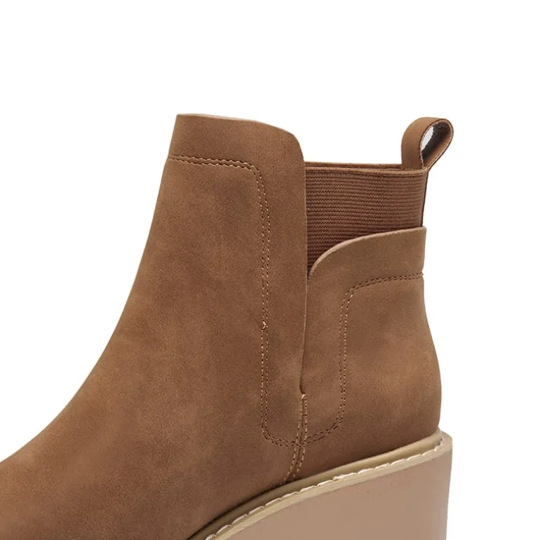 Lug Outsole Pull-On Chelsea Boots
