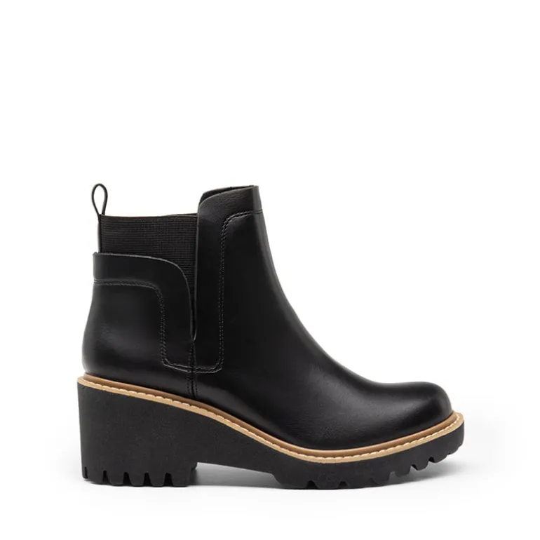 Lug Outsole Pull-On Chelsea Boots