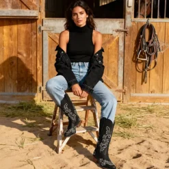 Vintage-inspired Women’s Cowboy Boots