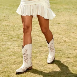 Vintage-inspired Women’s Cowboy Boots
