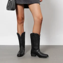 Women’s Embroidered Western Cowgirl Boots