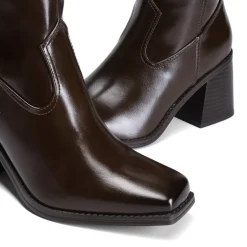 Women’s Sleek Knee-High Chunky Heel Boots